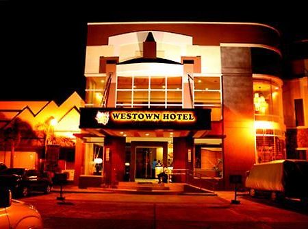Mo2 Westown Hotel - Mandalagan Bacolod Buitenkant foto