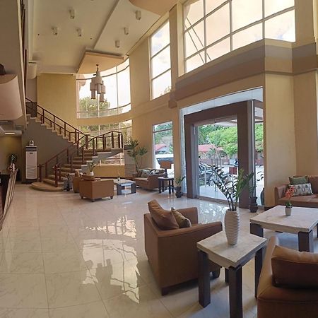Mo2 Westown Hotel - Mandalagan Bacolod Buitenkant foto