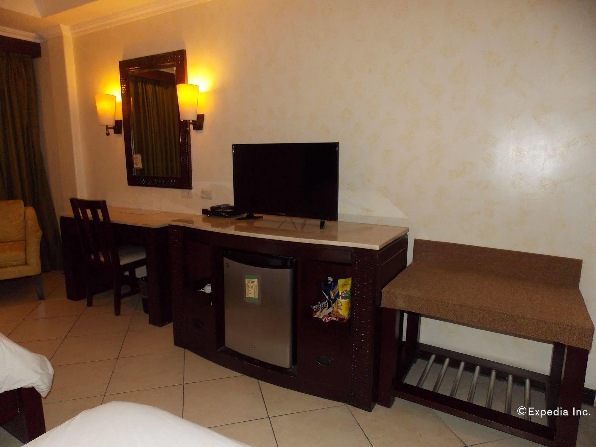 Mo2 Westown Hotel - Mandalagan Bacolod Buitenkant foto