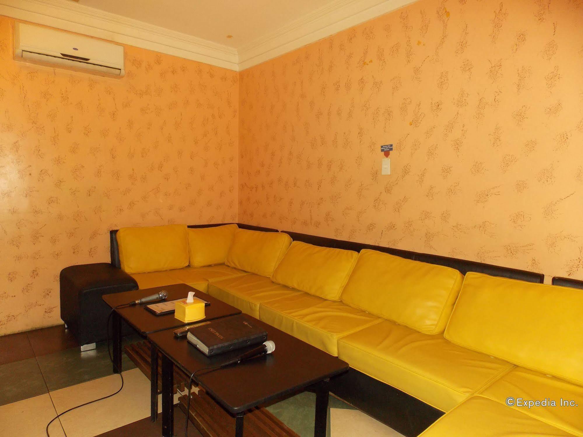 Mo2 Westown Hotel - Mandalagan Bacolod Buitenkant foto