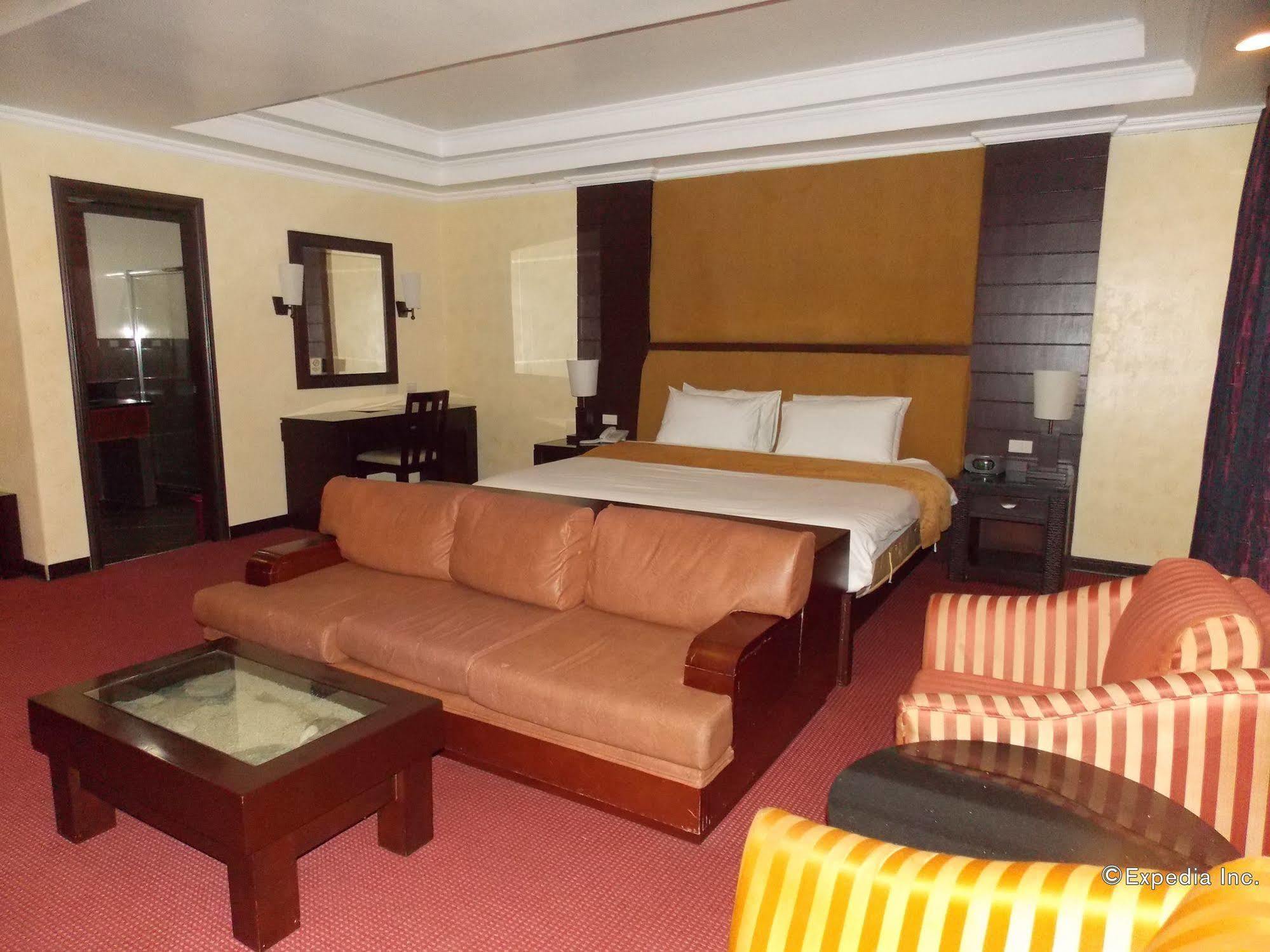 Mo2 Westown Hotel - Mandalagan Bacolod Buitenkant foto