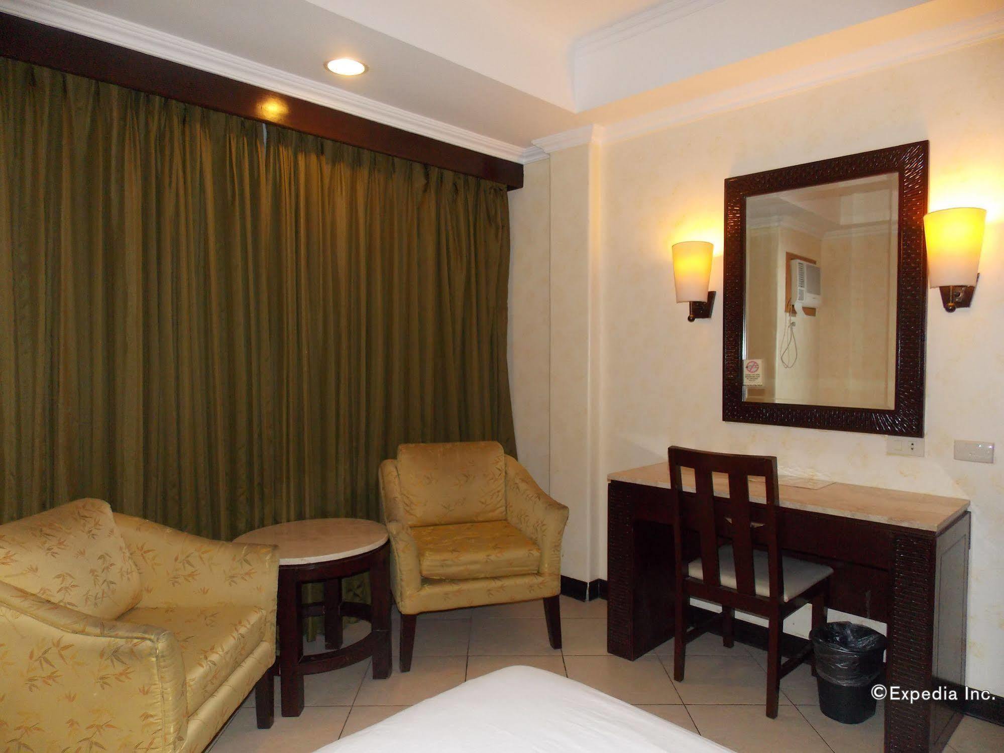 Mo2 Westown Hotel - Mandalagan Bacolod Buitenkant foto