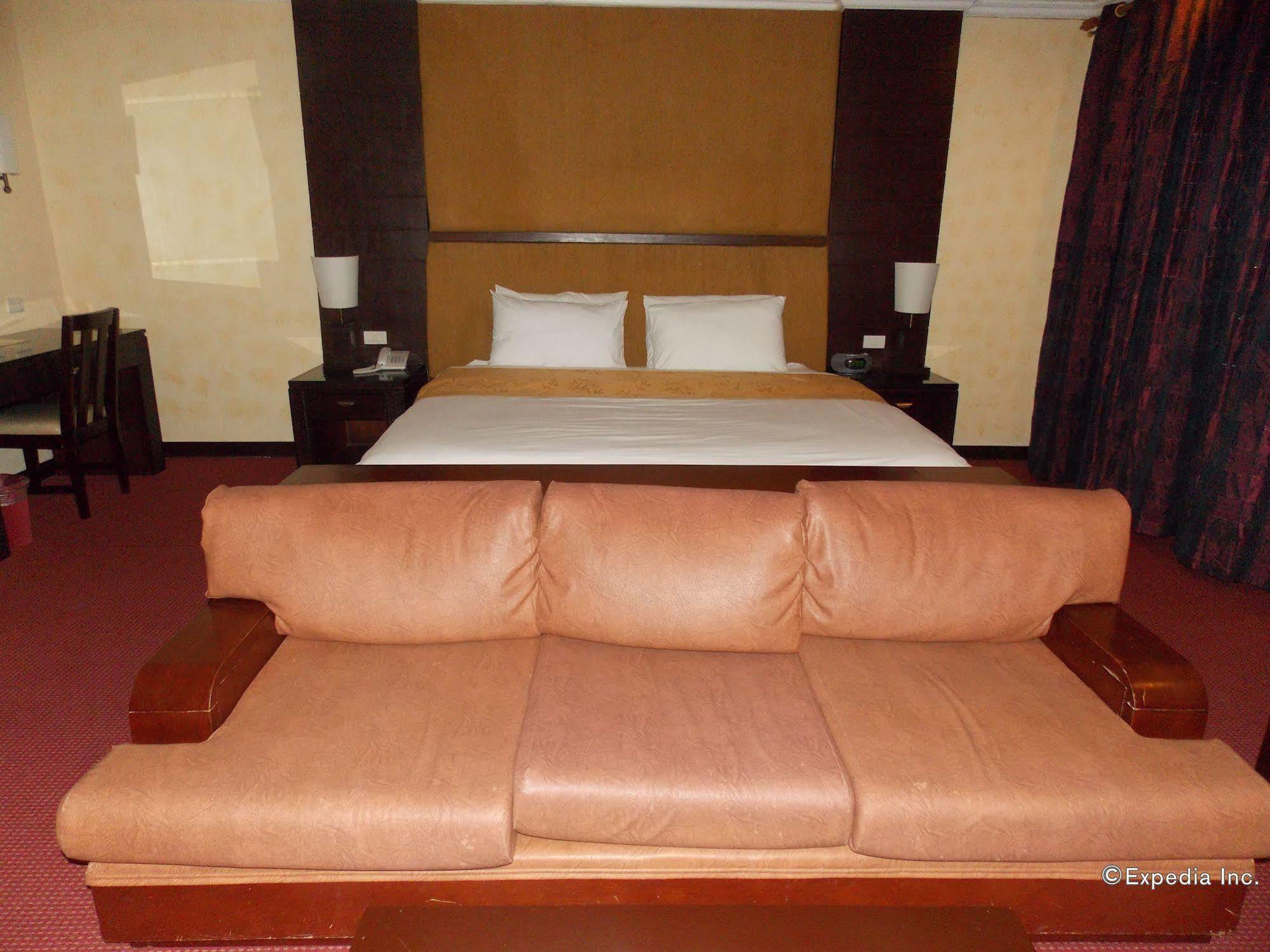 Mo2 Westown Hotel - Mandalagan Bacolod Buitenkant foto