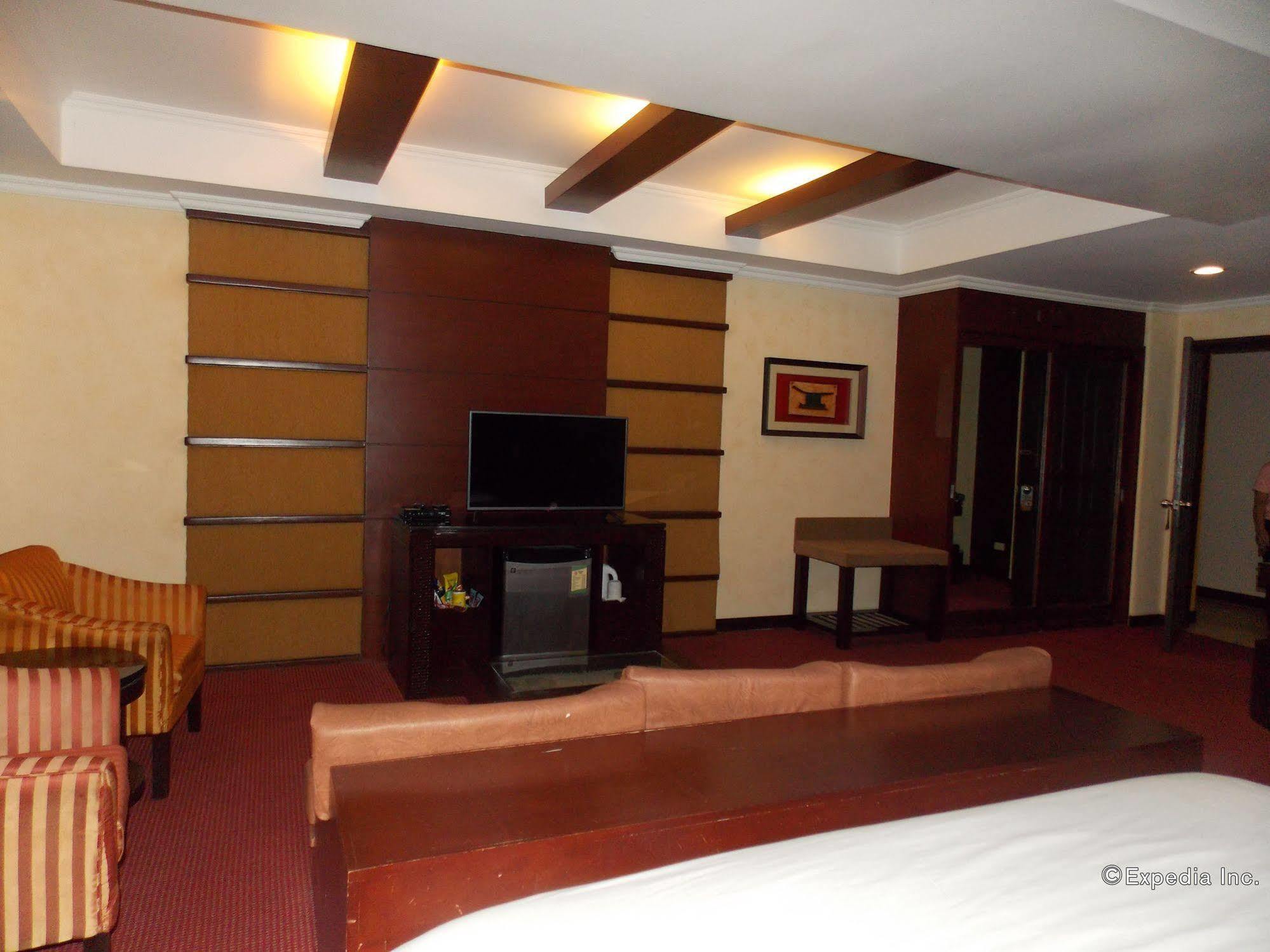 Mo2 Westown Hotel - Mandalagan Bacolod Buitenkant foto