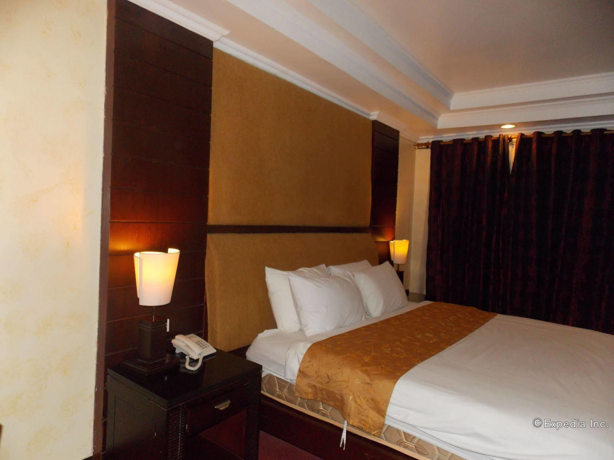 Mo2 Westown Hotel - Mandalagan Bacolod Buitenkant foto