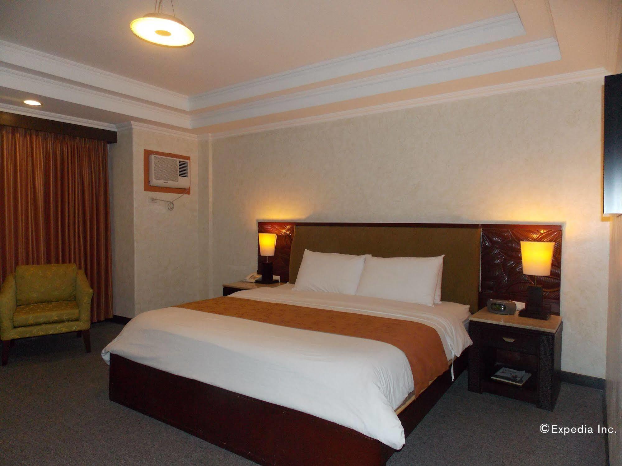 Mo2 Westown Hotel - Mandalagan Bacolod Buitenkant foto