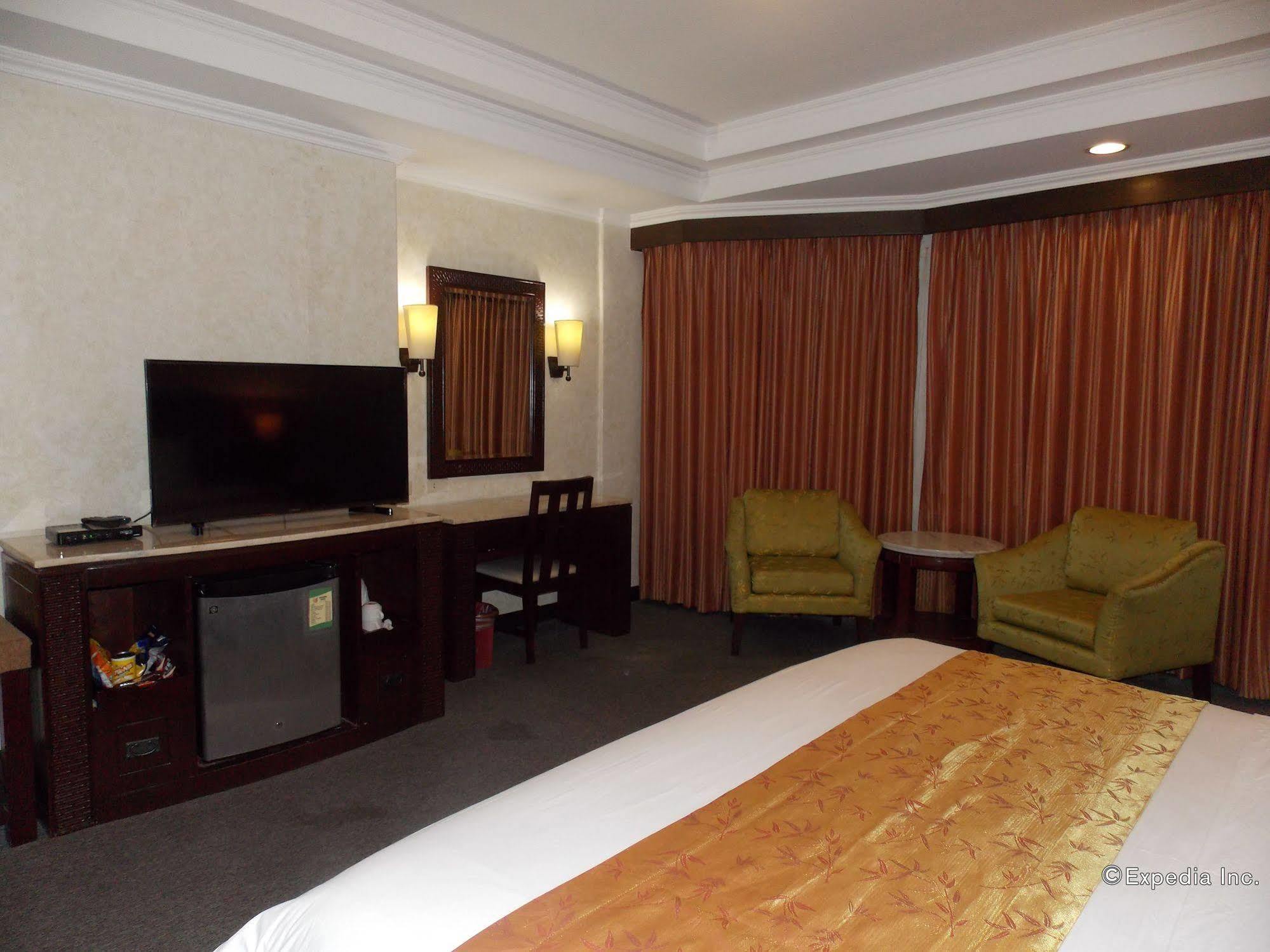 Mo2 Westown Hotel - Mandalagan Bacolod Buitenkant foto